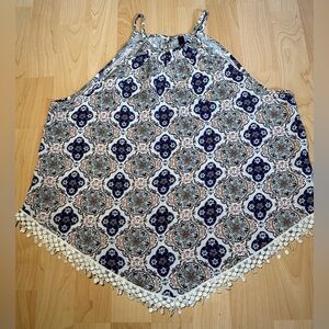 Divided - Women’s Tank Top with a V Bottom Hemline